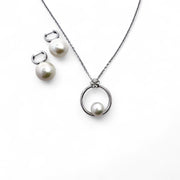 Petal and Pearl Necklace